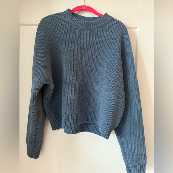 Abercrombie Women’s Matte Chenille Crew, blue, size small - Picture 2 of 5